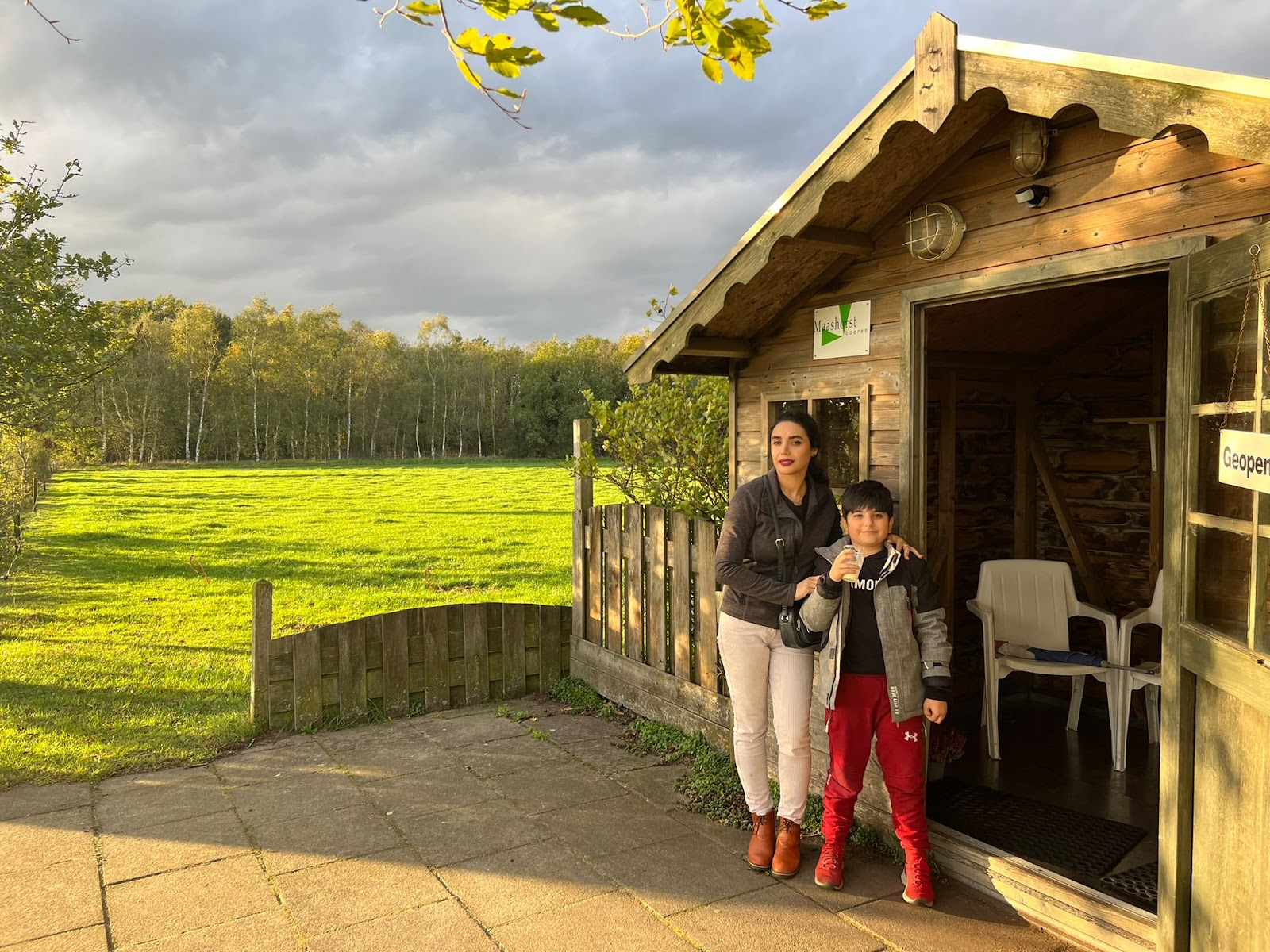 Melktap met picknicktafel — foto 2