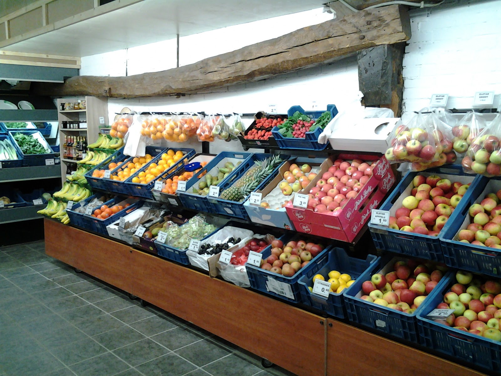 Boerderijwinkel van der Heijden groente en fruit, asperges, aardbeien, groente en fruit — foto 2