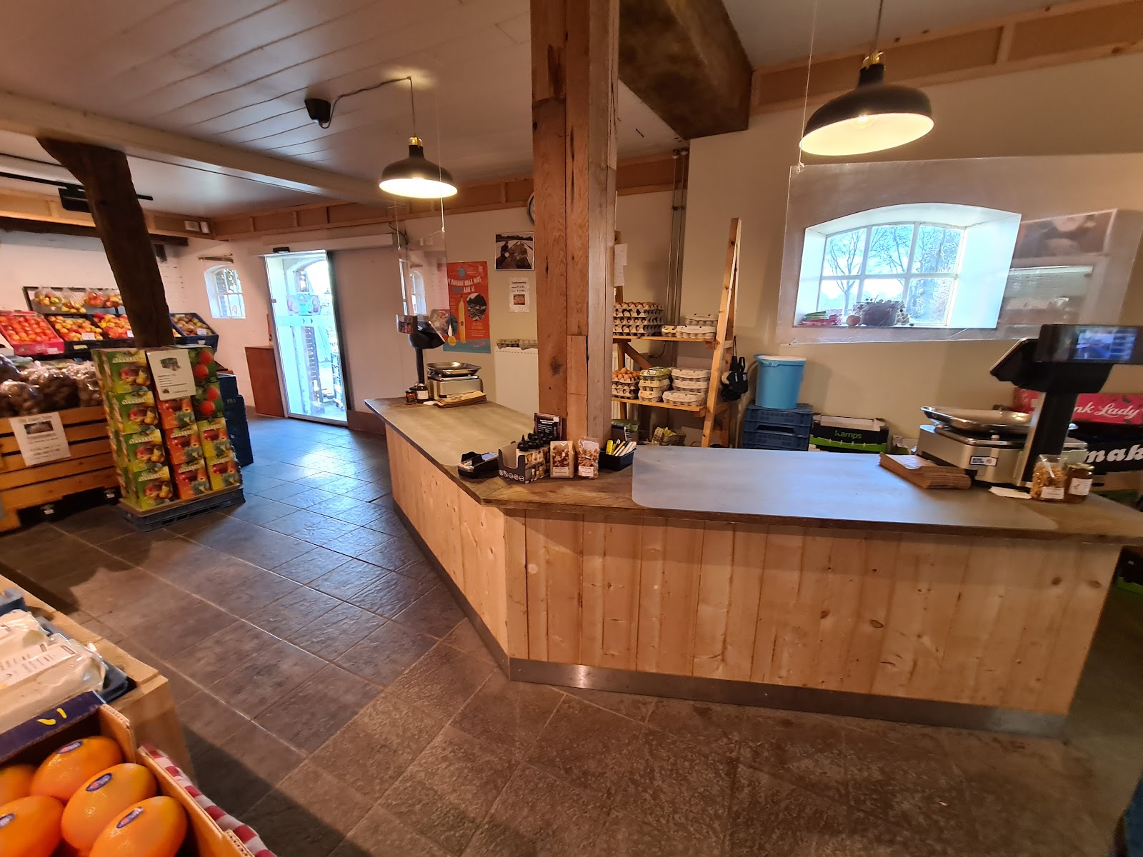 Boerderijwinkel van der Heijden groente en fruit, asperges, aardbeien, groente en fruit — foto 3