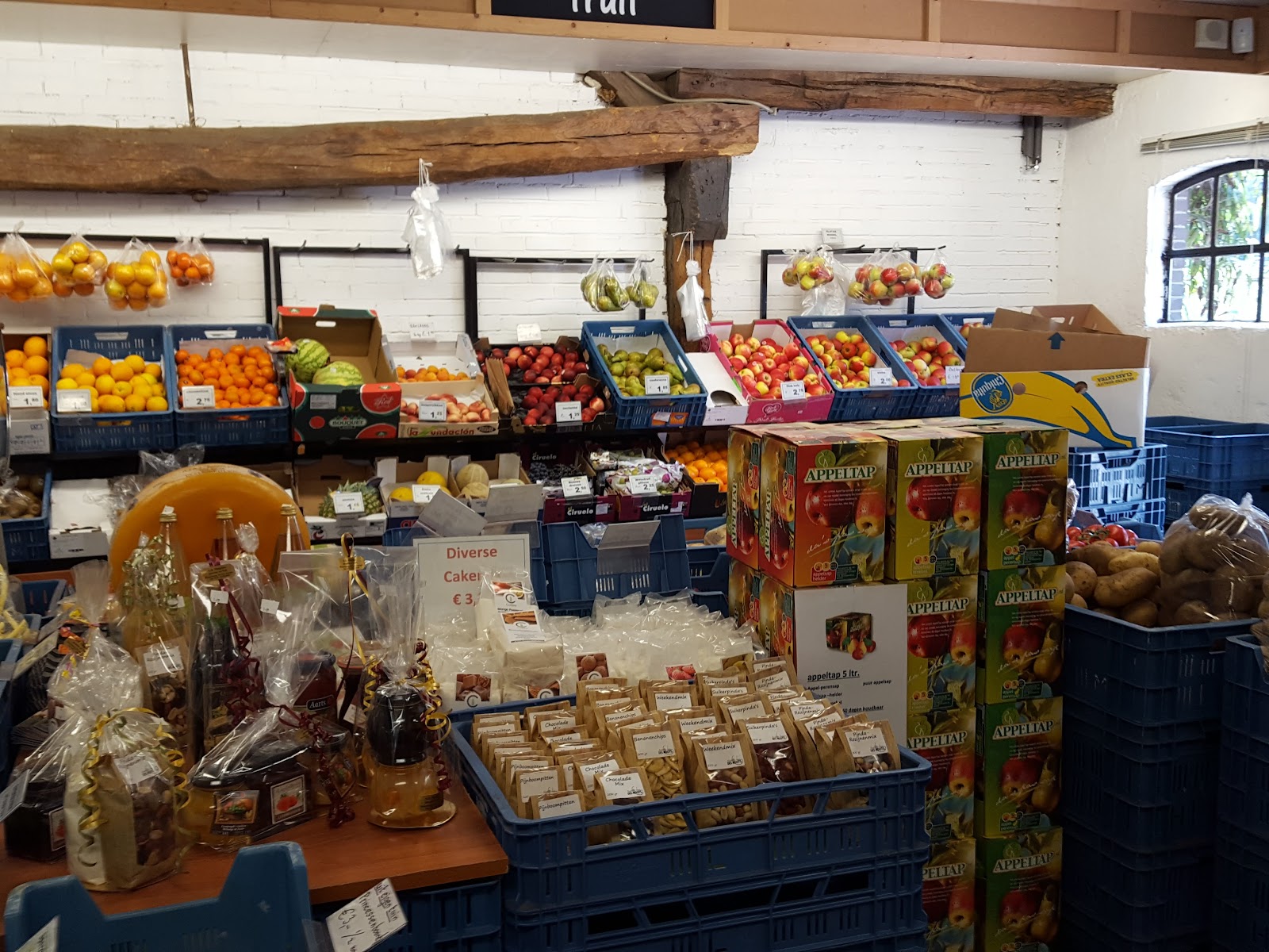 Boerderijwinkel van der Heijden groente en fruit, asperges, aardbeien, groente en fruit — foto 4