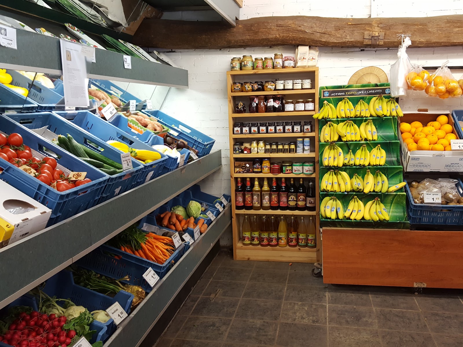 Boerderijwinkel van der Heijden groente en fruit, asperges, aardbeien, groente en fruit — foto 5